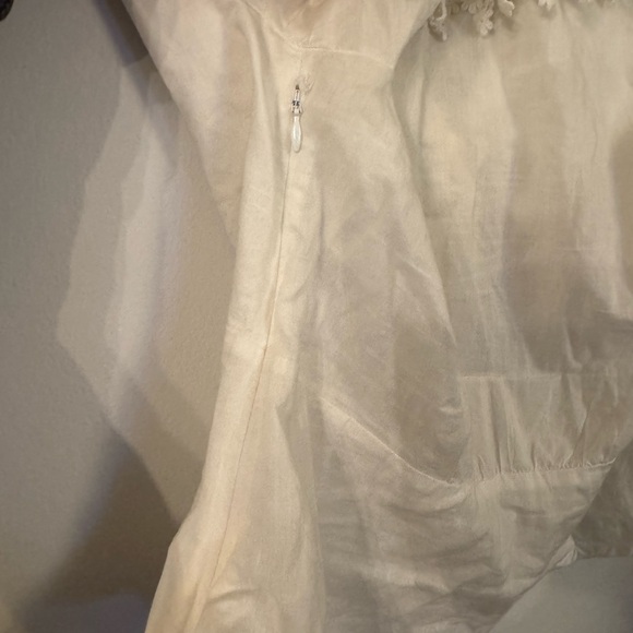 RIXO Cream Lace Detail Blouse - Picture 6 of 7
